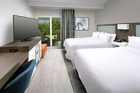 Queen Room with Balcony - Non-Smoking