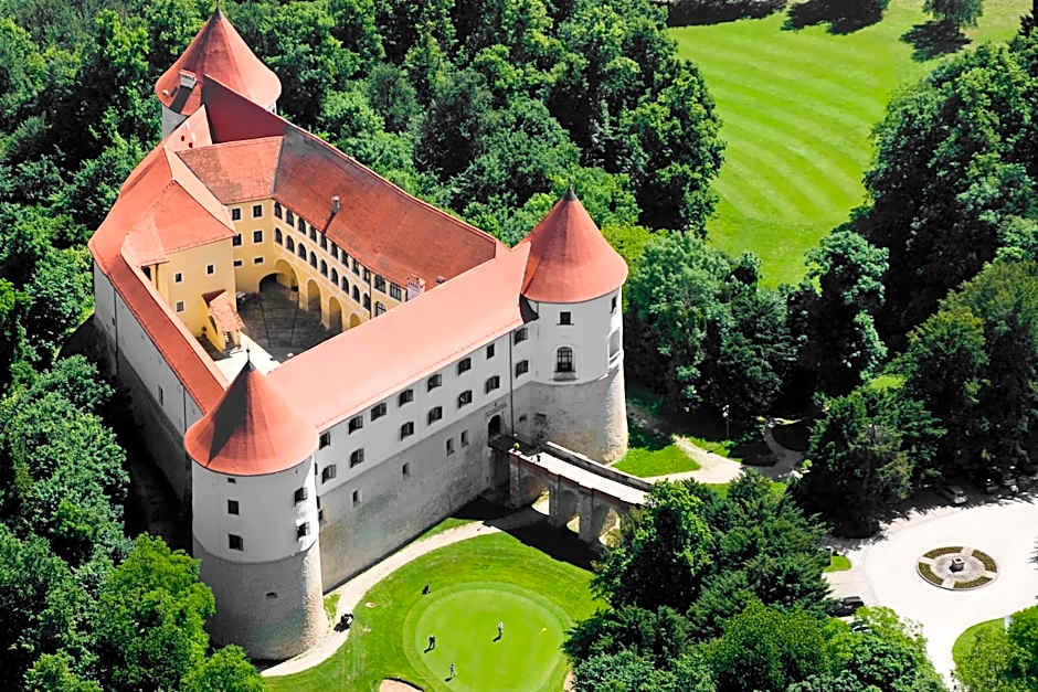 Mokrice Castle Estate