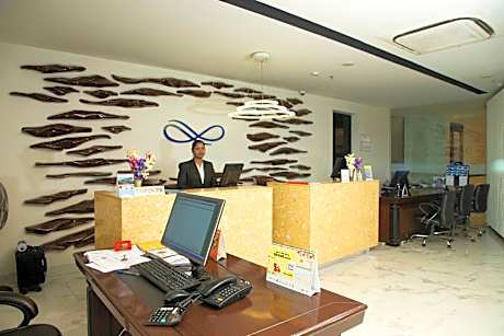 Ambar Sarovar Portico Hotel - Gandhidham