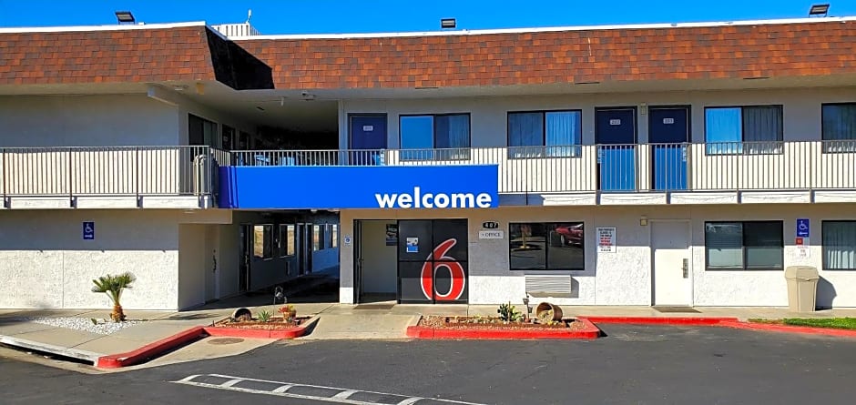 Motel 6 Palmdale, CA