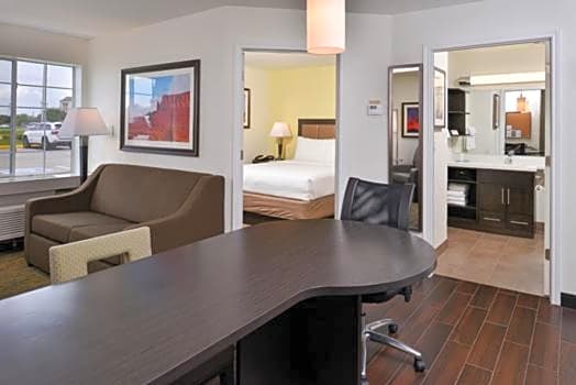 Candlewood Suites Beaumont Hotel