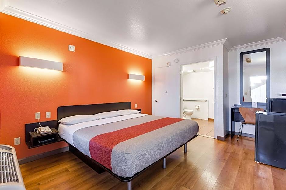 Motel 6-San Jose, CA - Convention Center