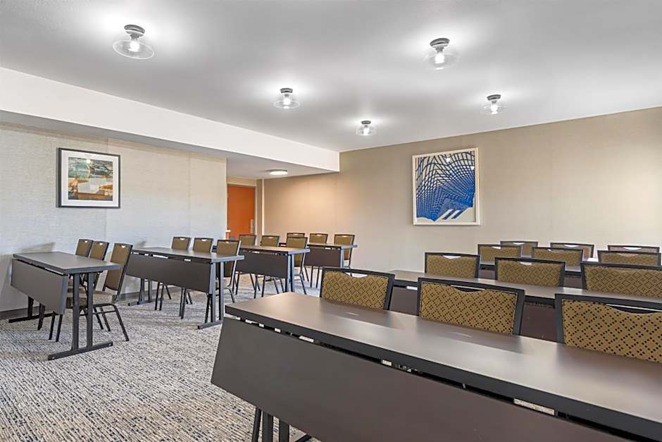 Best Western Plus Fresno Airport Hotel