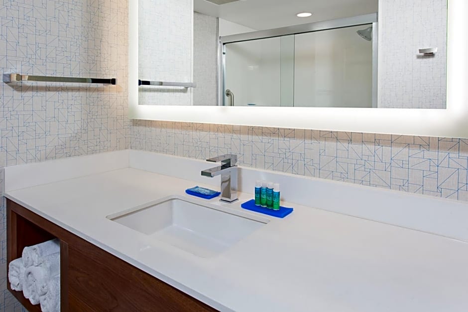 Holiday Inn Express Hotel & Suites Pasadena-Colorado Boulevard, an IHG Hotel