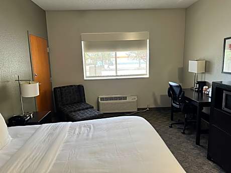 King Room - Disability Access - Non-Smoking