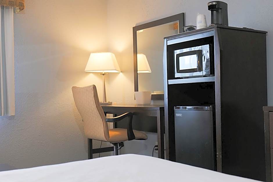 Baymont by Wyndham Flint Airport North