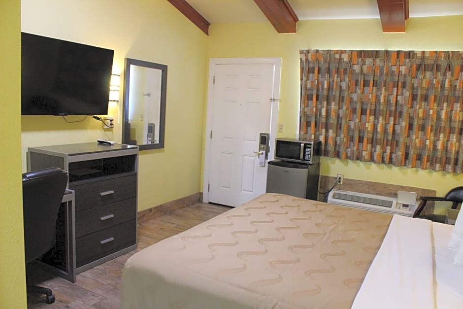 Evergreen Inn and R.V.