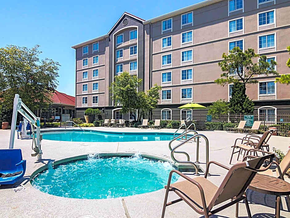 La Quinta Inn & Suites by Wyndham Oklahoma City North West Expressway
