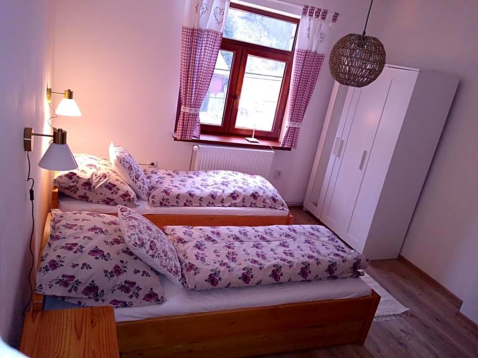 Hostinec pod úbočou