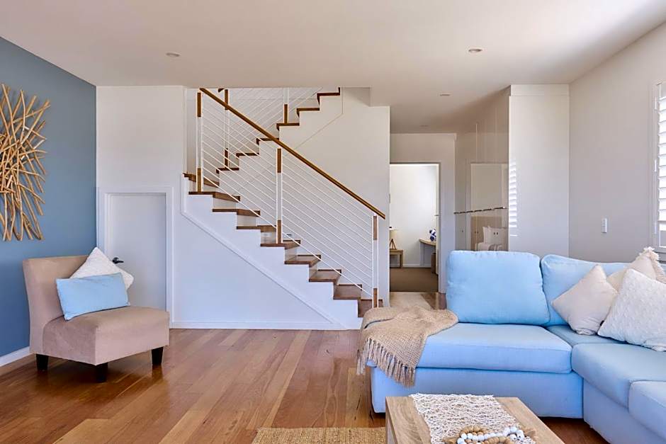 Caves Coastal Bar & Bungalows