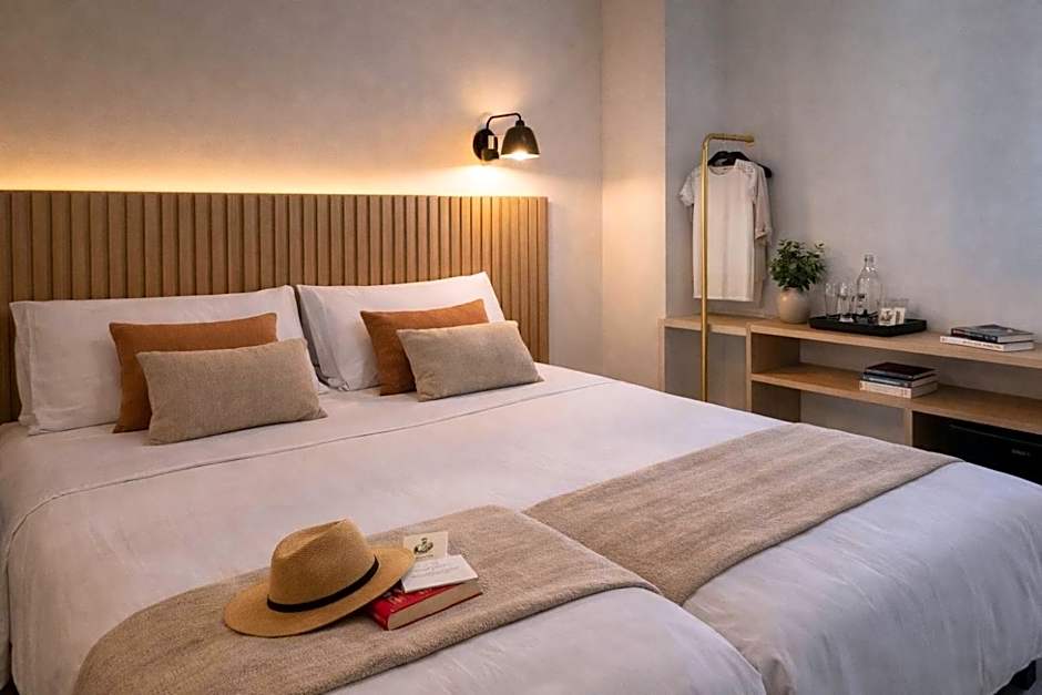 Hugo Beach Hotel & Apartments