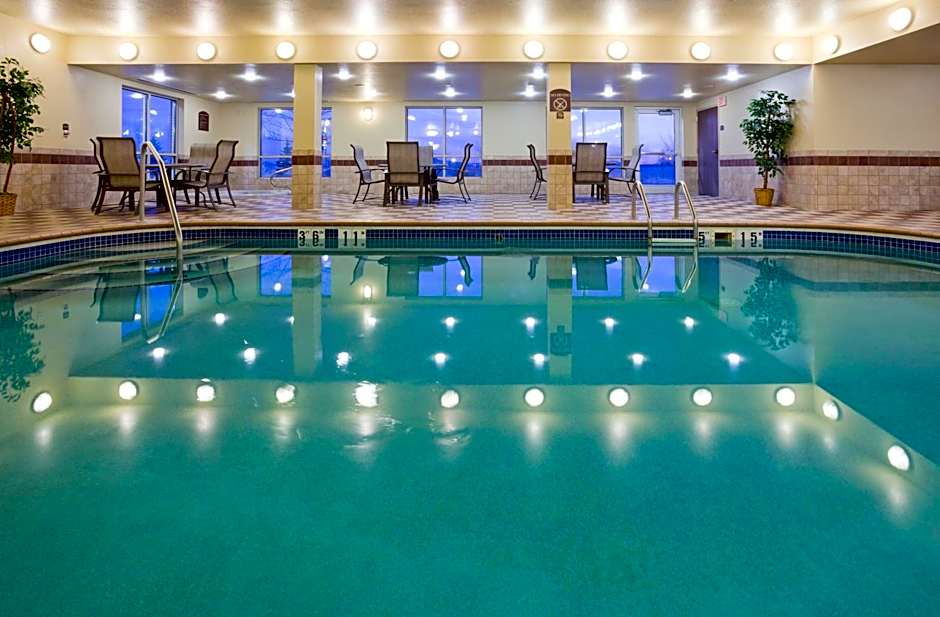 Holiday Inn Express Hotel & Suites Grand Forks By IHG