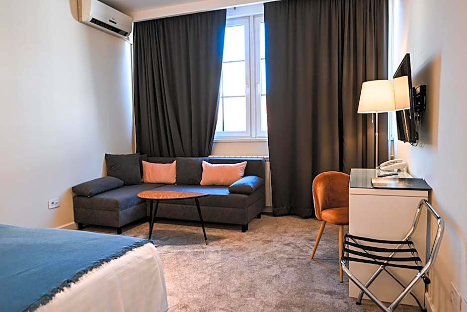 Garni Hotel Le Petit Piaf