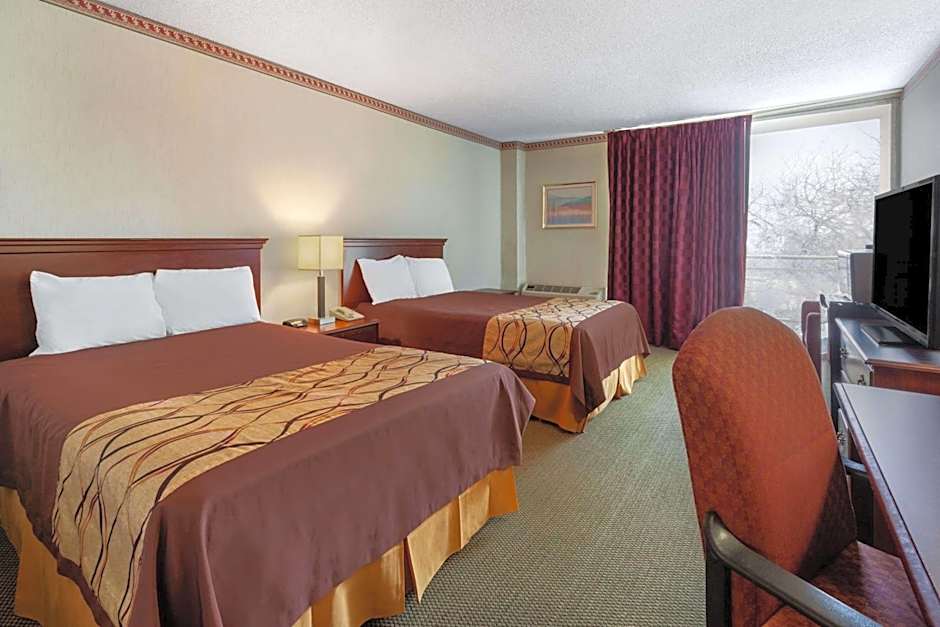 Travelodge by Wyndham Cleveland Airport
