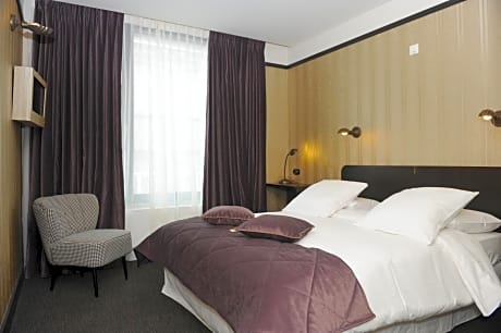 Le Standard Deluxe