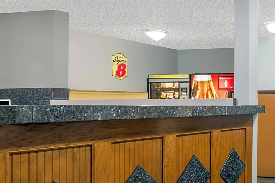 Super 8 by Wyndham Topeka/Wanamaker RD/I-70