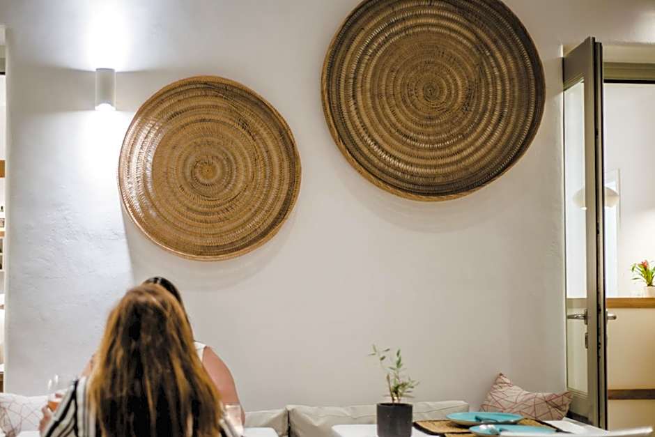 Super Paradise Hotel