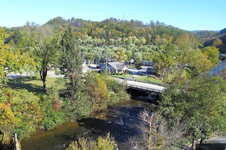 Country Inn & Suites by Radisson, Pigeon Forge South, TN