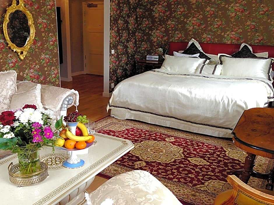 Photo 1 of 5 of Suite