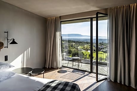 Deluxe Double or Twin Room with Balcony and Mountain View 