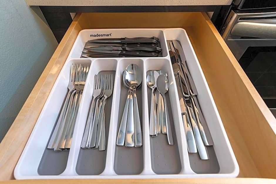 Self Check-in-washer-dryer-4ksmart Tv-king Bed-gym