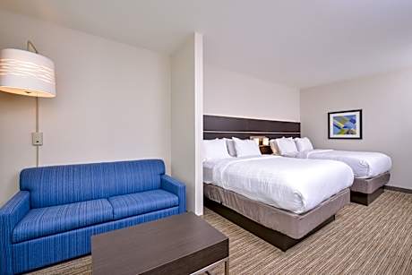 2 Queen Beds Suite Comm Access Sofa Bed