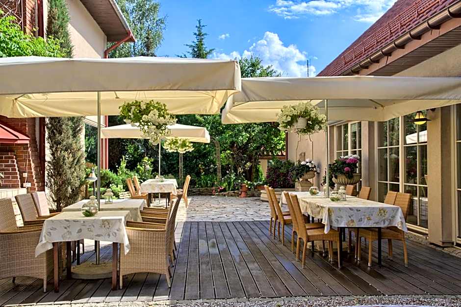 Villa Estera - Hotel & Restauracja