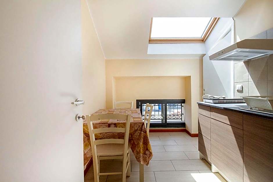 Royal Playa Suite and Apartament -private parking- self chek out