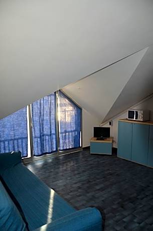 One-Bedroom Apartment with Balcony and Sea View - Attic