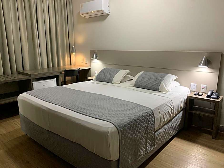 Hotel Valerim Itajaí / Navegantes