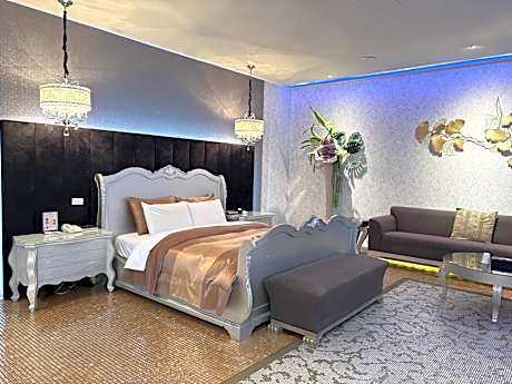 Deluxe Double Room with Pool View and Karaoke Facilities (Check-In After 21:00)