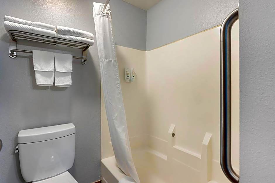 Quality Inn Chesterton near Indiana Dunes National Park I-94