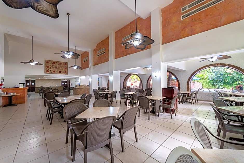 Hotel Castillo Huatulco & Beach Club