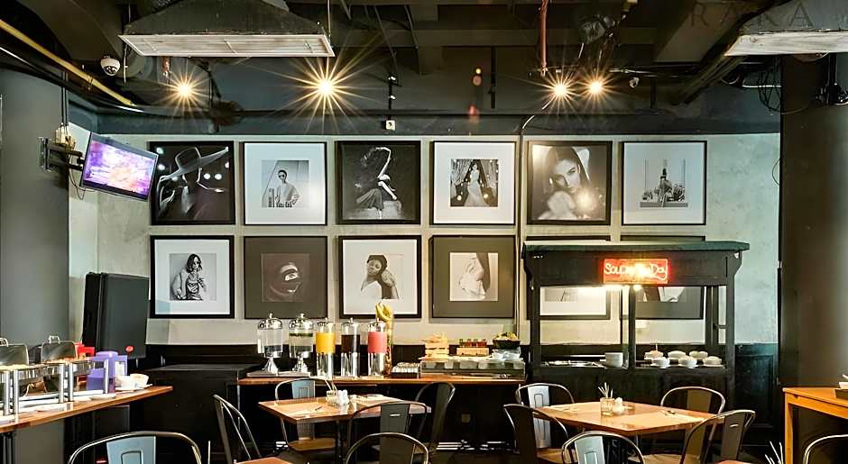 MaxOne Hotels Premier Melawai