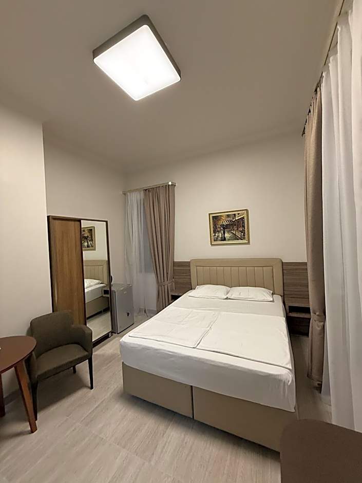 Yerevan Deluxe Hotel