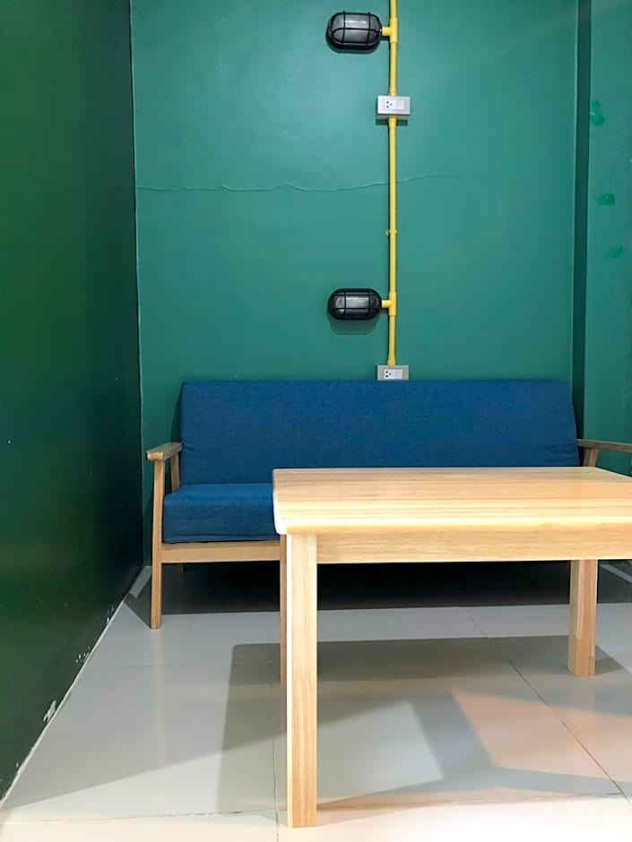 Yimwhan Hostel & Cafe Ayutthaya