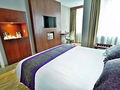 Comfort Queen Room