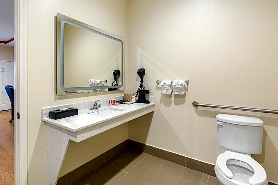 Econo Lodge Inn & Suites