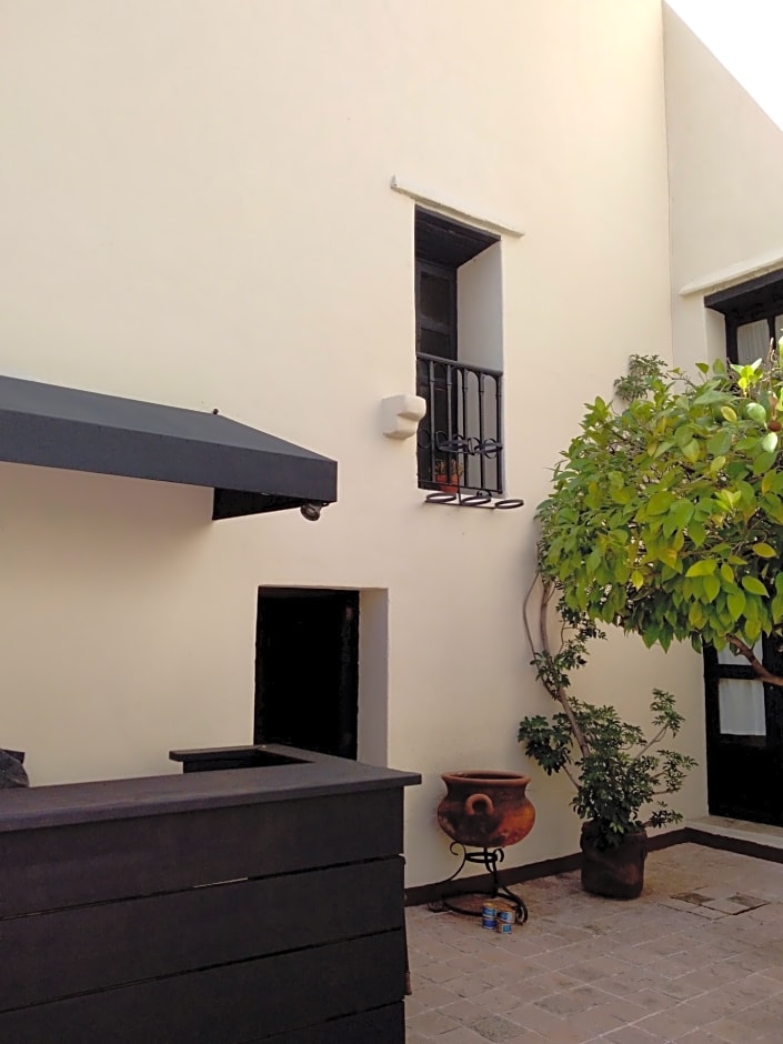 Meson De La Merced Hotel & Suites