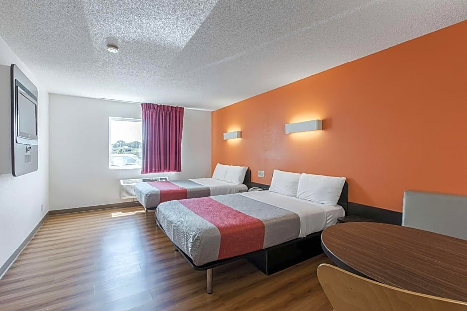 Motel 6 Omaha, NE