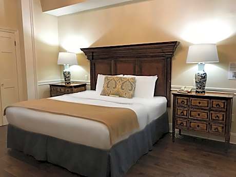 Suite with One King Bed