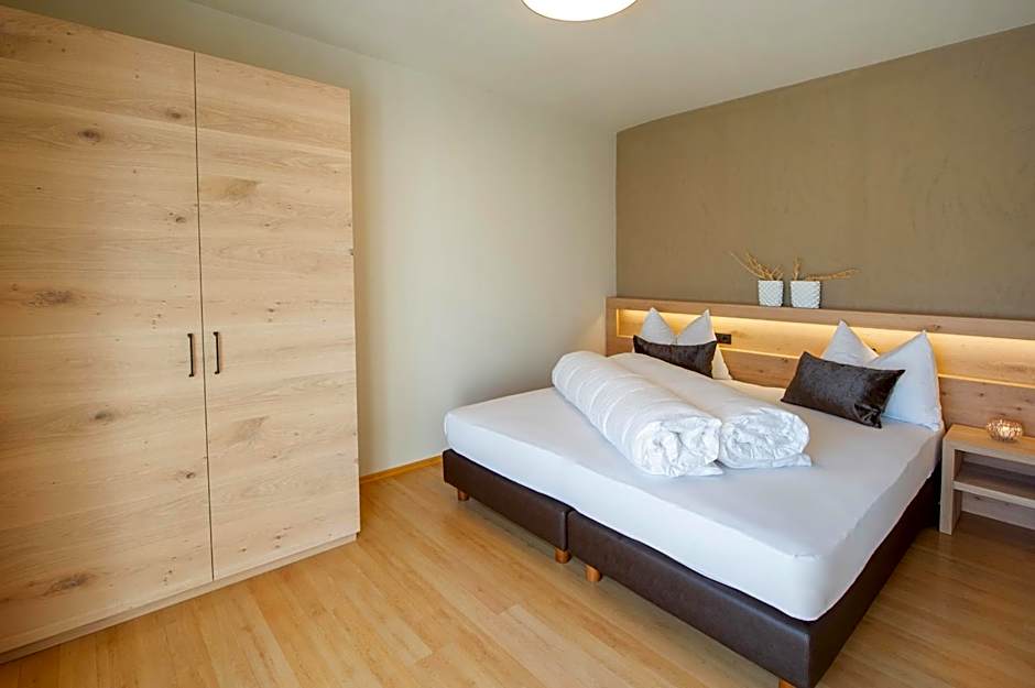 Haus Gregori Modern & Central Stay in Vineyard with Rooftop & Served Breakfast