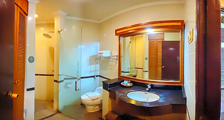 Grand Whiz Hotel Trawas