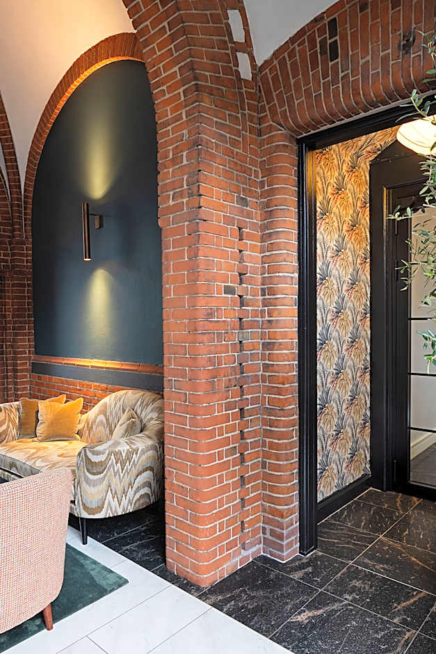 Hypernym Hotel & Suites