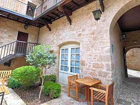 Deluxe King Room City View