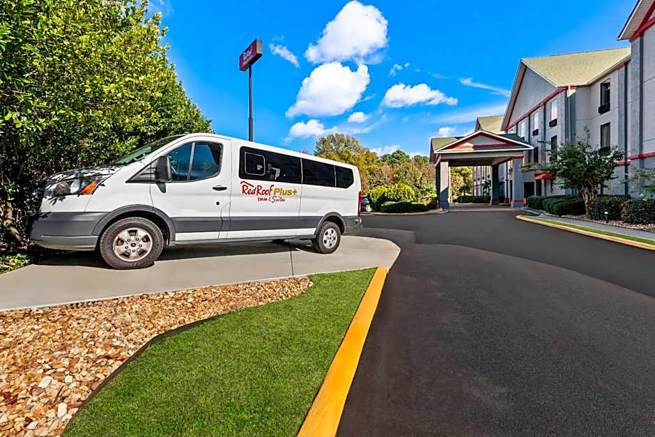 Red Roof PLUS+ & Suites Atlanta Airport South