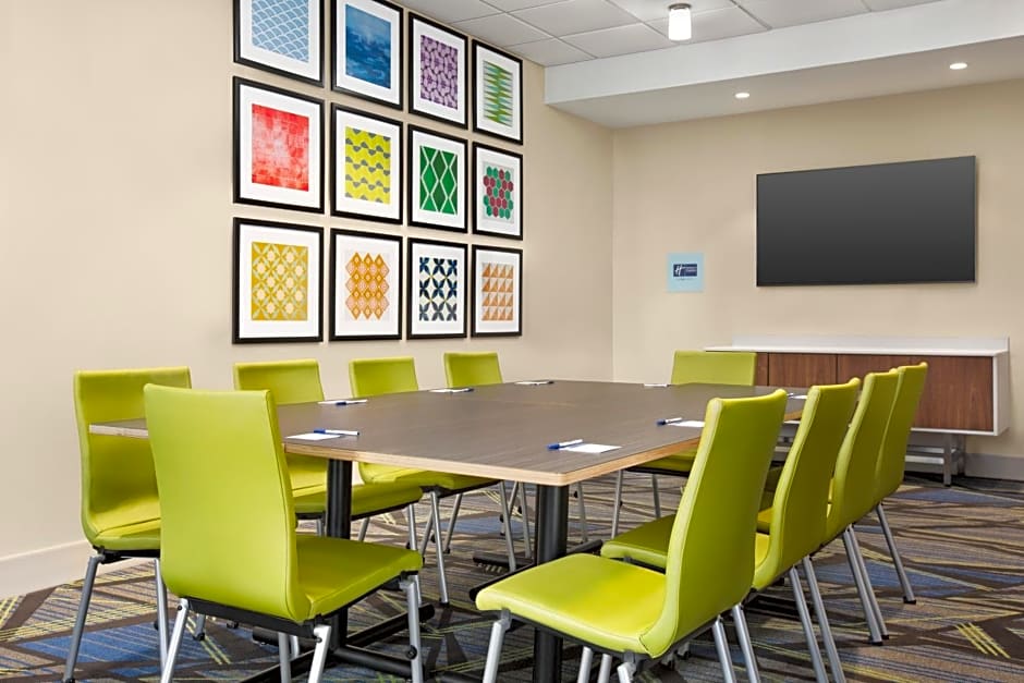 Holiday Inn Express & Suites - Ukiah By IHG