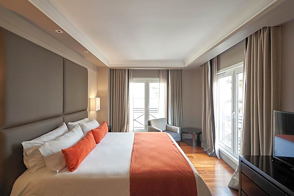 Carles Hotel