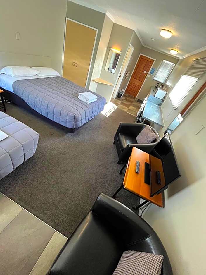 Manuka Crescent Motel
