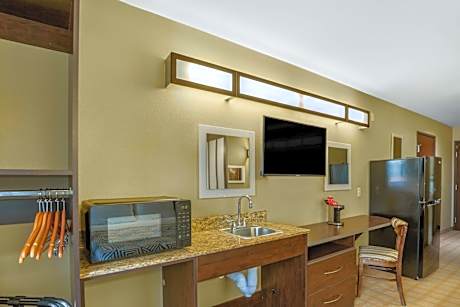 Queen Room - Disability Access - Non-Smoking